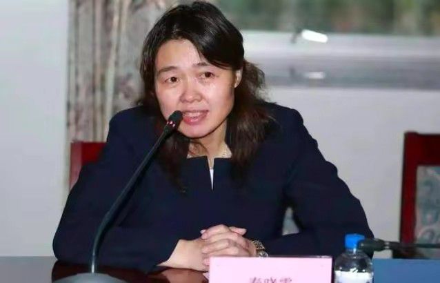 美女扒开尿口给男人玩